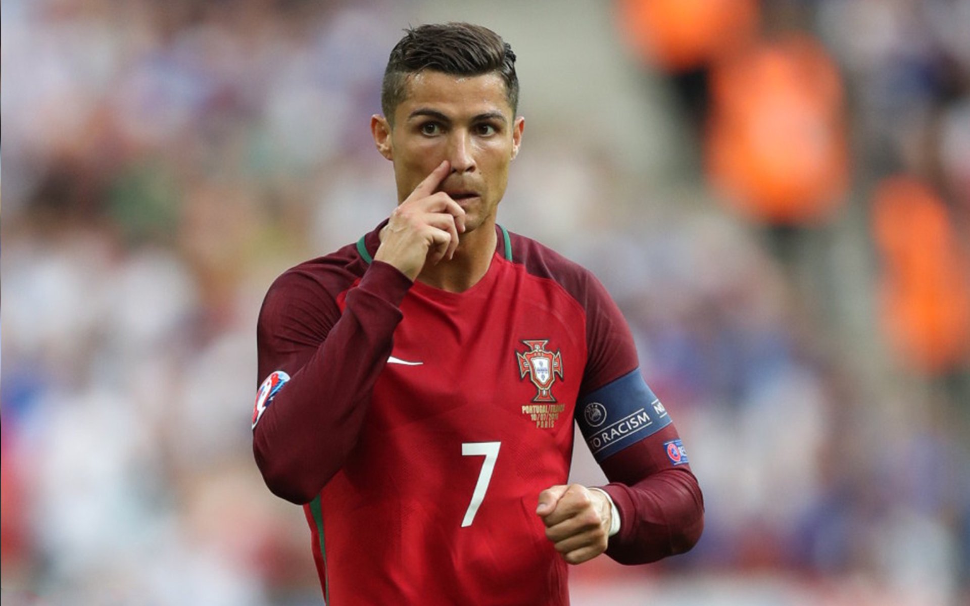 “速度与力量的完美融合，高新区全民健身馆壁球赛场上演极速反应”